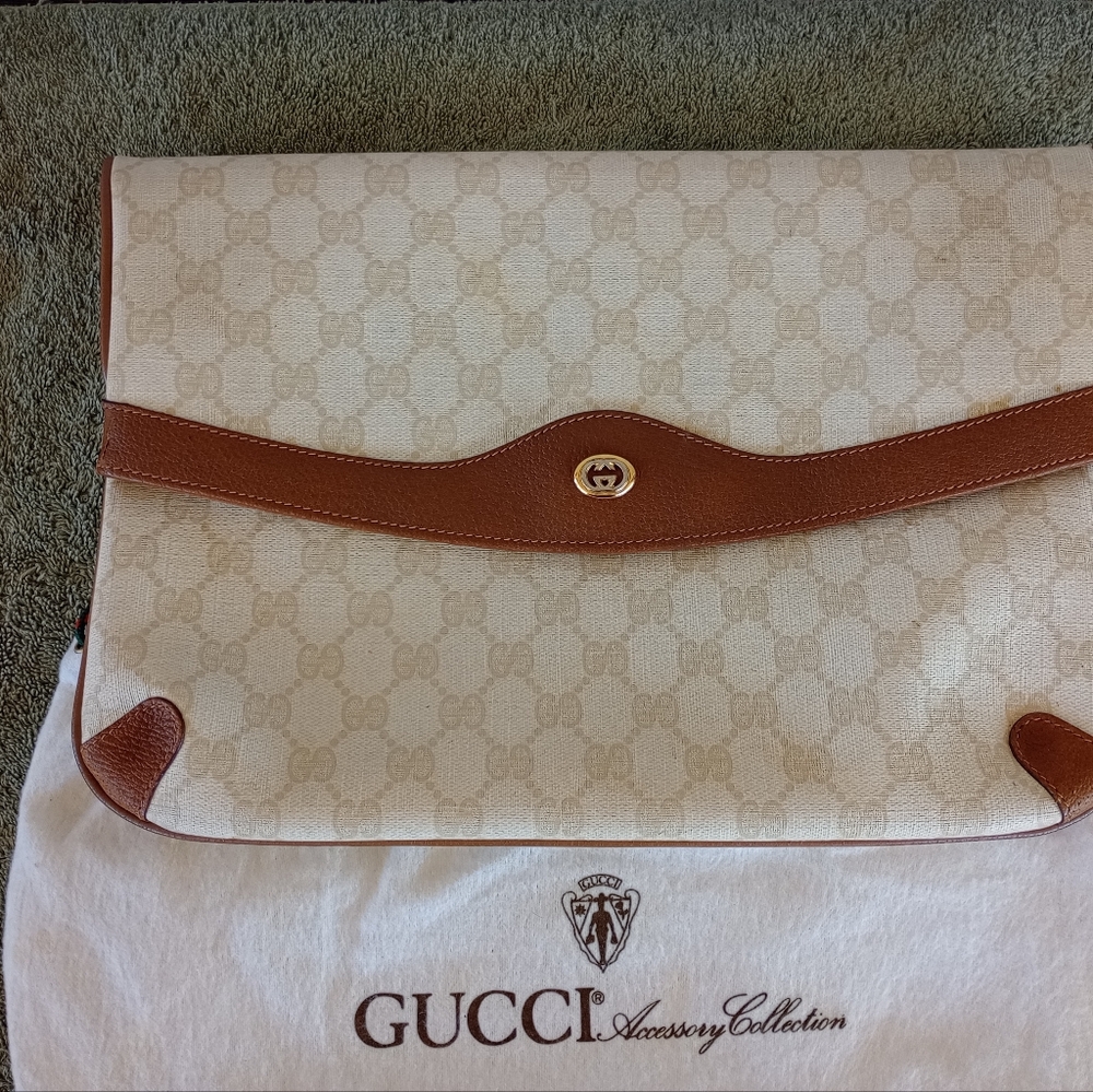 GUCCI PVC GG Supreme Clutch - Cream w/ Tan Leather - Picture 3 of 16